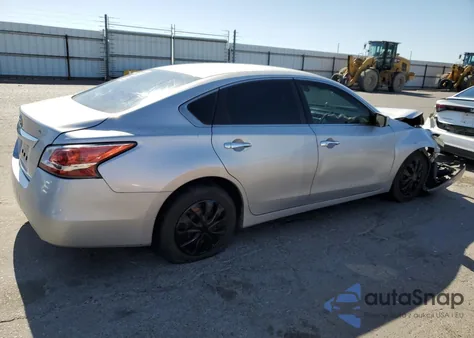 2015 Nissan Altima 2.5 z USA, uszkodzony, nr VIN 1N4AL3AP3FC435293